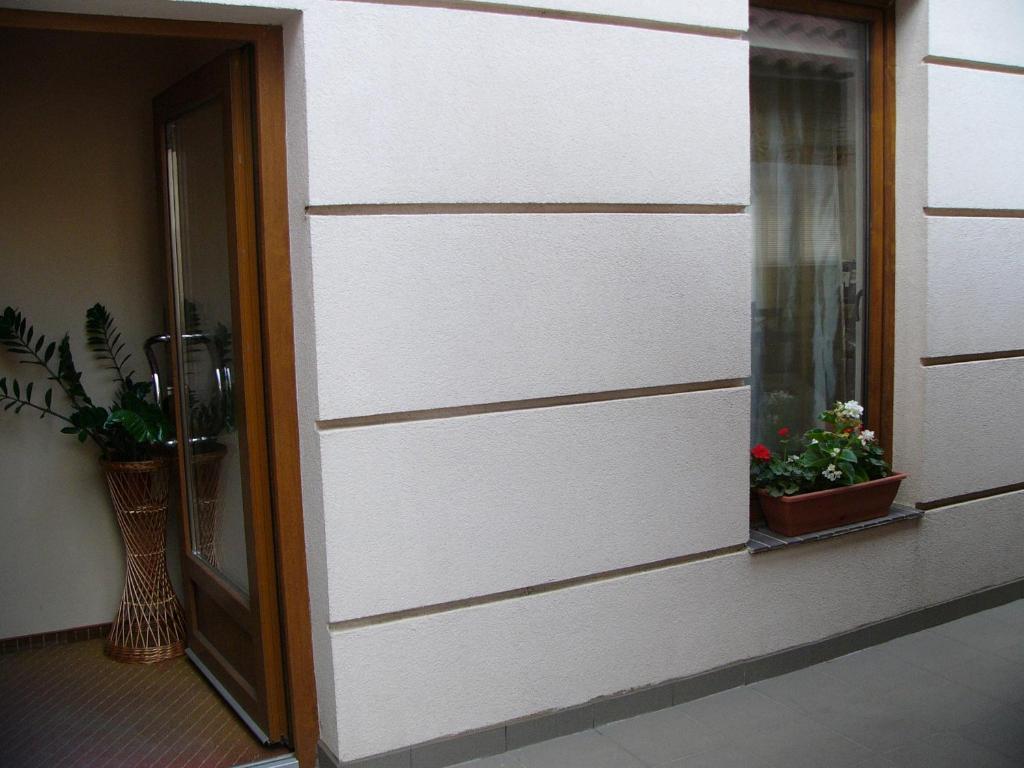Abszolut Hotel Es Panzio Nyirbator Exterior photo